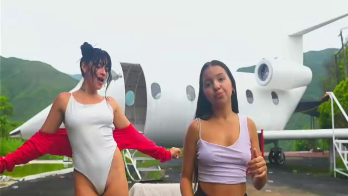 mansion-girls