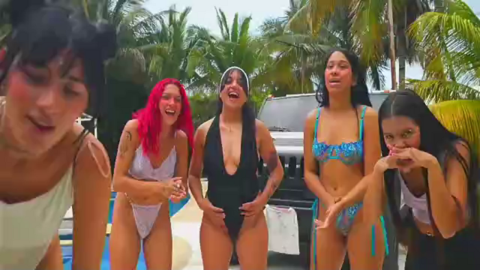 mansion-girls