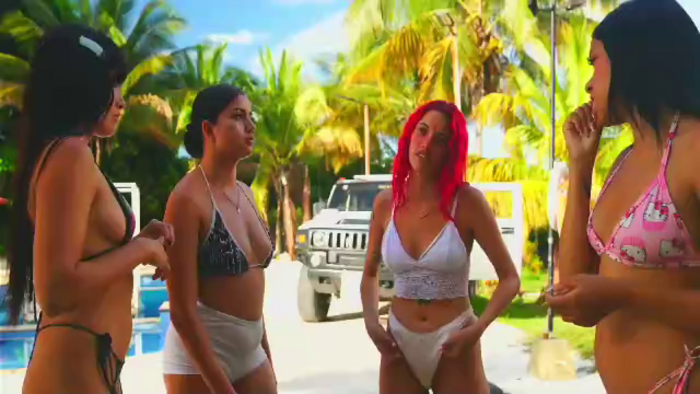 mansion-girls