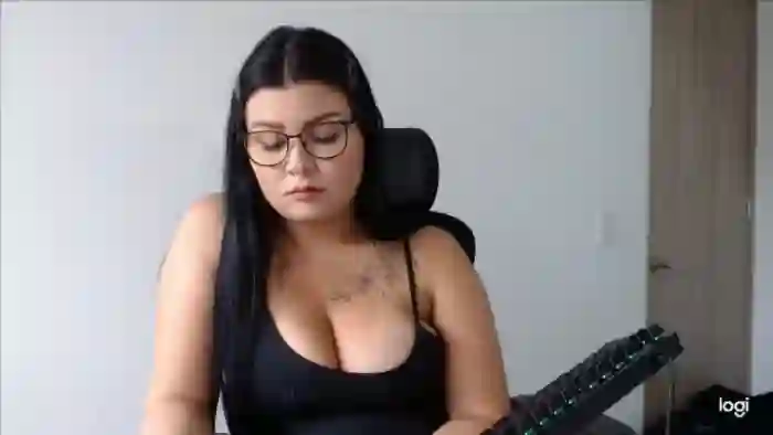 2025/05/05/flirt4free-lady-mons-20-21-10