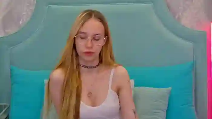 2025/05/05/flirt4free-lina-lewitt-19-04-58