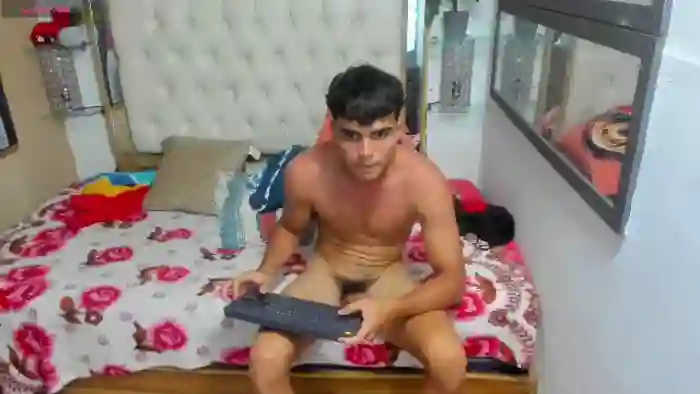 2025/05/05/flirt4free-luis-cardona-04-02-35