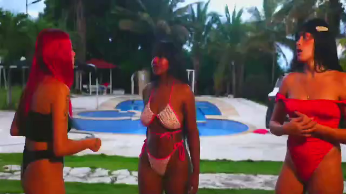 mansion-girls