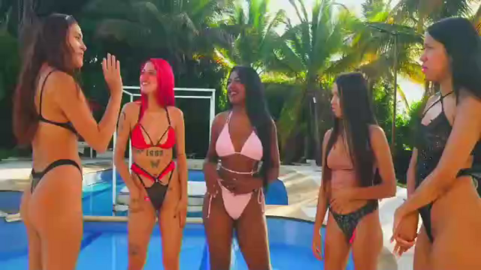 mansion-girls
