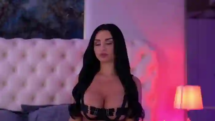 2025/05/12/flirt4free-isabelle-hunt-04-39-00