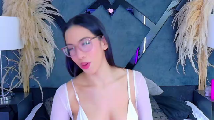 kylie-whitee
