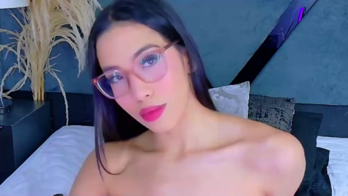 kylie-whitee