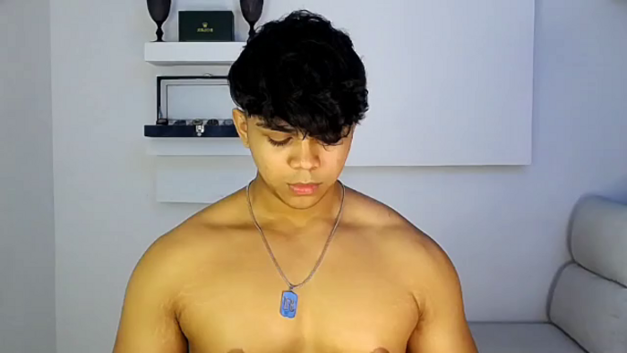 noah-prada