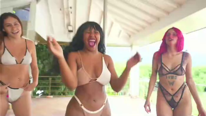 island-girls