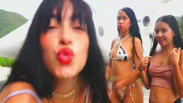 mansion-girls