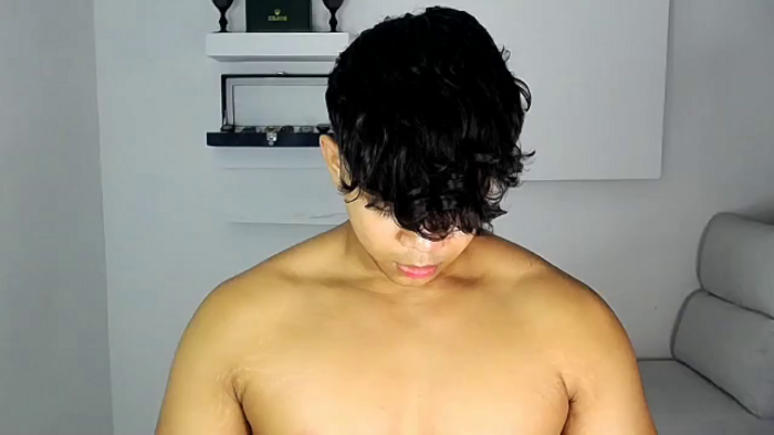 noah-prada