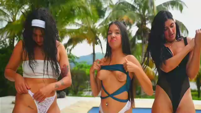 mansion-girls