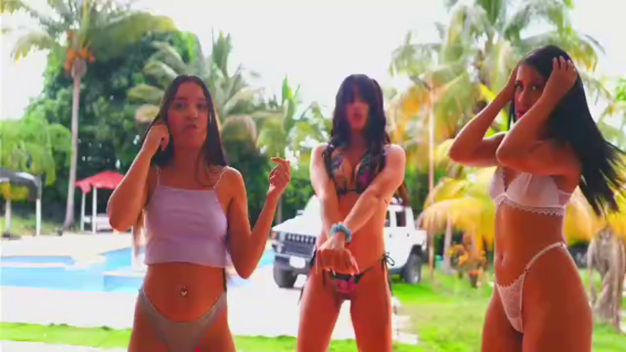 mansion-girls