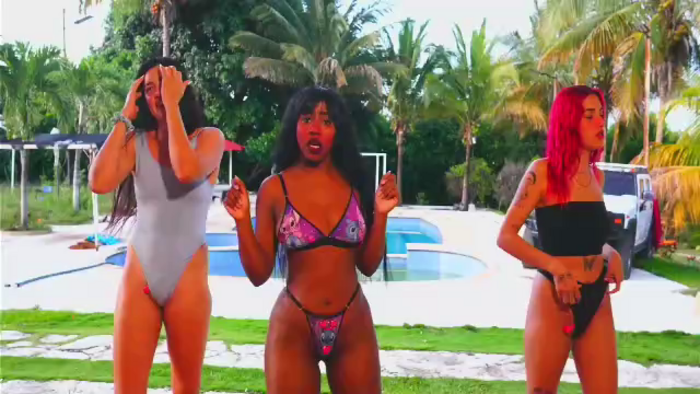 mansion-girls