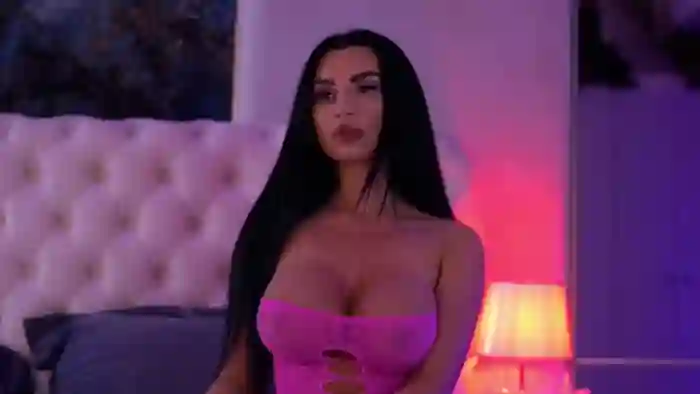 2025/05/26/flirt4free-isabelle-hunt-04-42-31