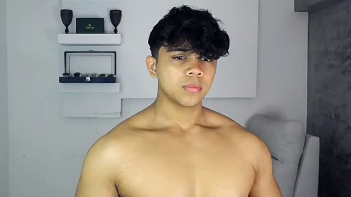 noah-prada