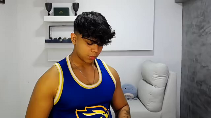 noah-prada