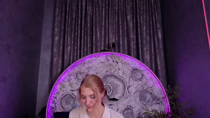 chloe-lins