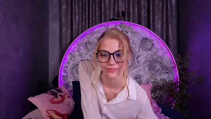 chloe-lins