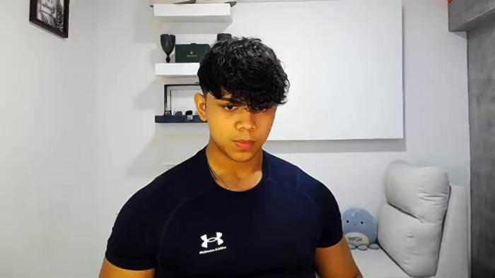 noah-prada