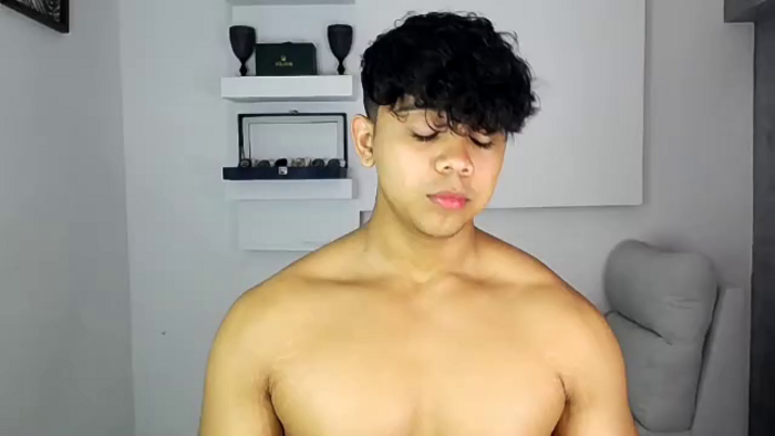 noah-prada
