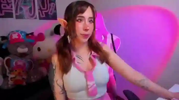 2025/06/06/flirt4free-kloe-lavinnge-00-31-45