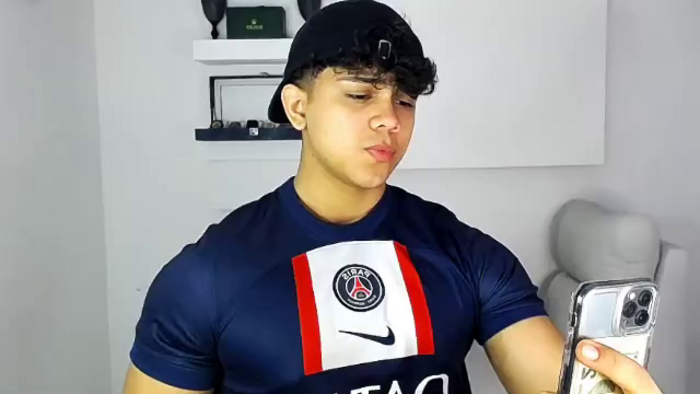 noah-prada
