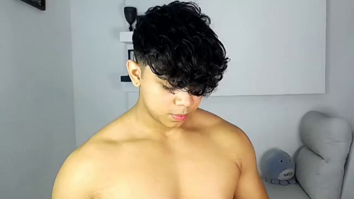 noah-prada