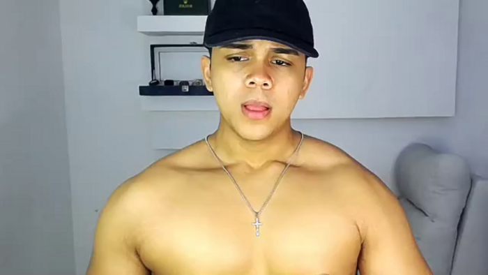 noah-prada