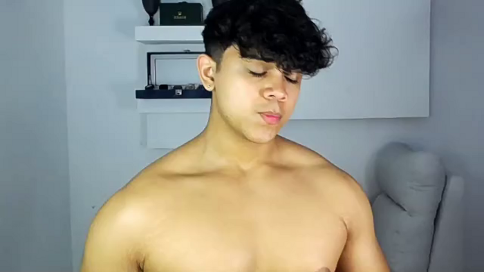 noah-prada
