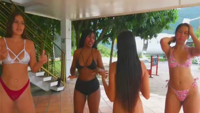 mansion-girls