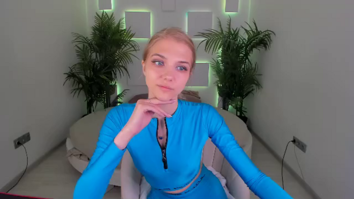 chloe-lins