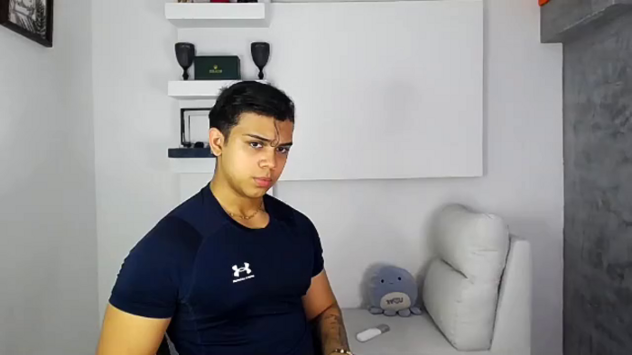 noah-prada