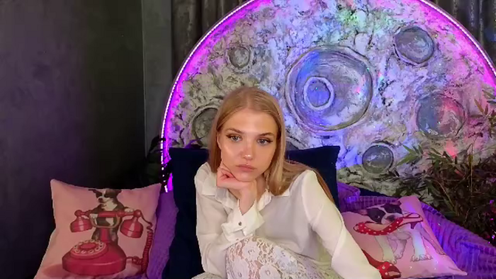 chloe-lins