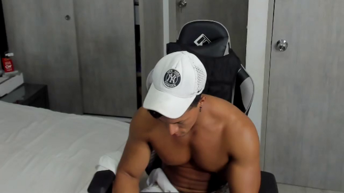 mat-strong
