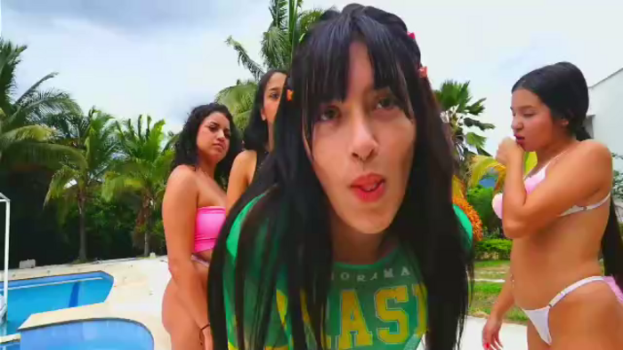 mansion-girls