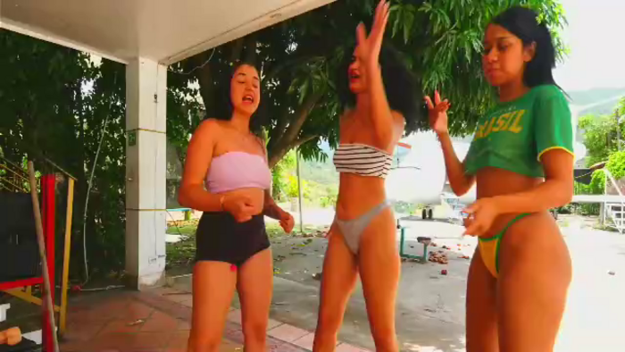 mansion-girls