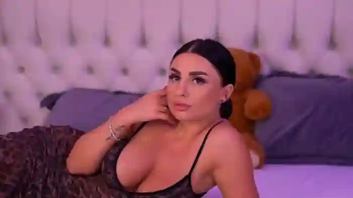 2025/07/24/flirt4free-isabelle-hunt-09-29-26