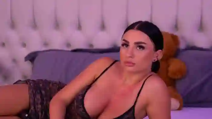 2025/07/24/flirt4free-isabelle-hunt-10-26-24