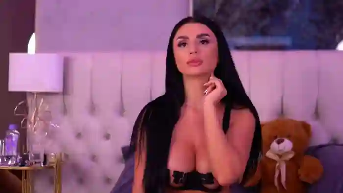 2025/07/25/flirt4free-isabelle-hunt-08-09-01