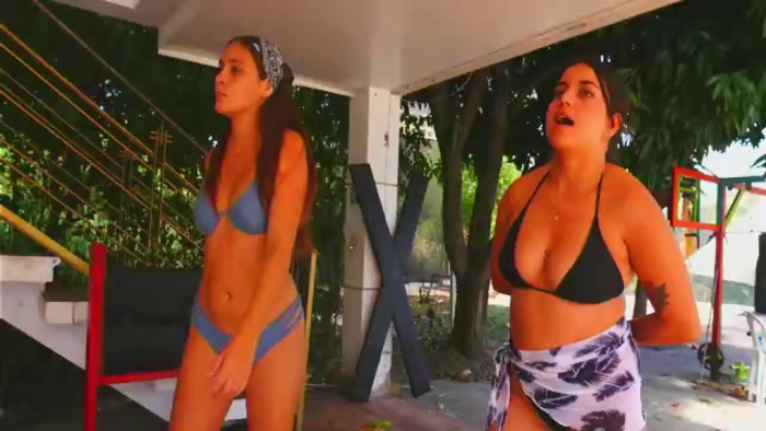 mansion-girls