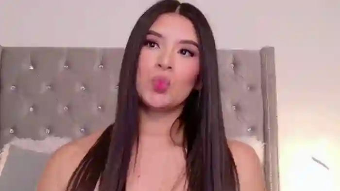 2025/07/27/flirt4free-julia-summers-07-20-03