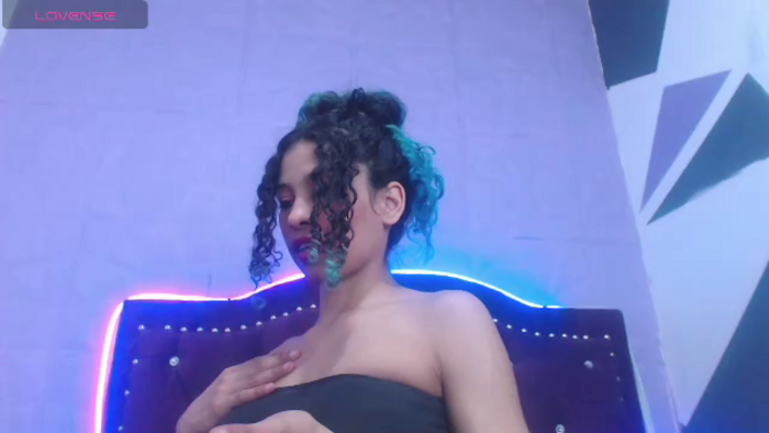 petite-ariana