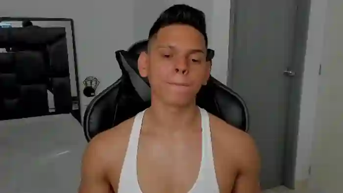 2025/07/30/flirt4free-stefan-lennox-13-47-57