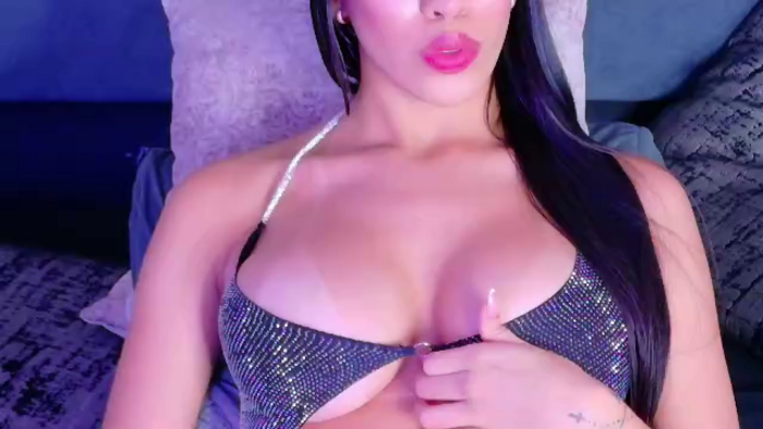kylie-whitee