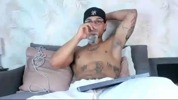 2025/08/04/flirt4free-val-halla-05-00-26