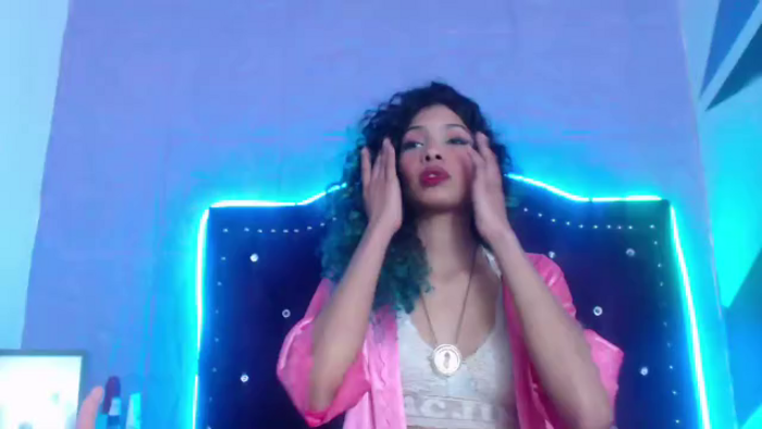 petite-ariana