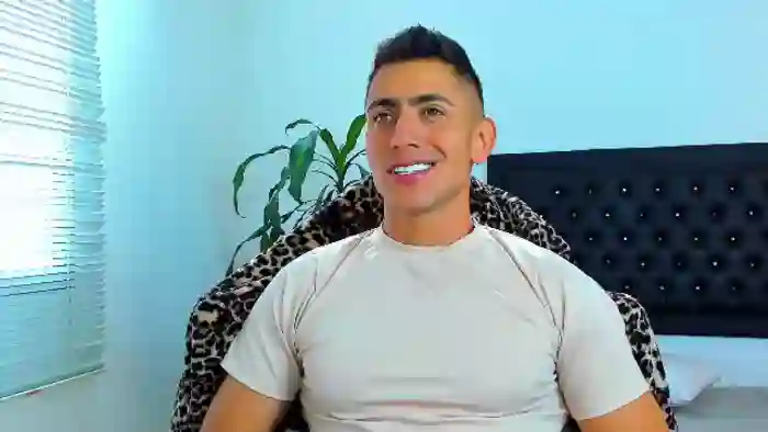 2025/08/05/flirt4free-zach-price-13-56-19