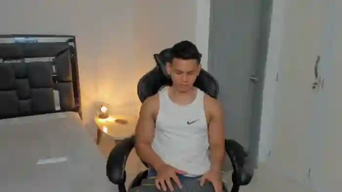 2025/08/07/flirt4free-stefan-lennox-01-46-22