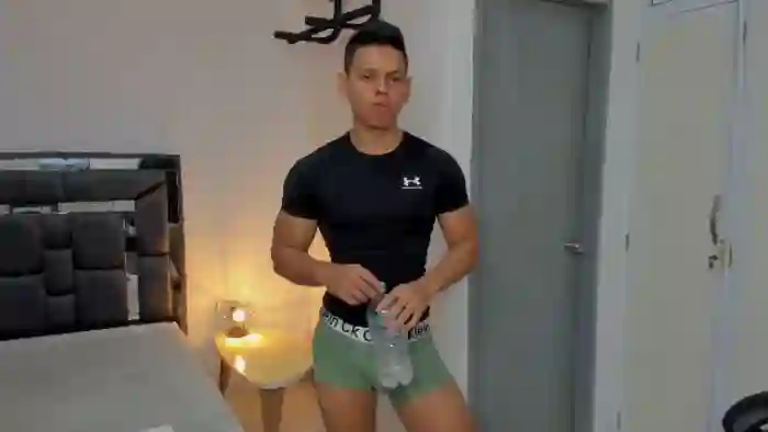 2025/08/07/flirt4free-stefan-lennox-12-55-21